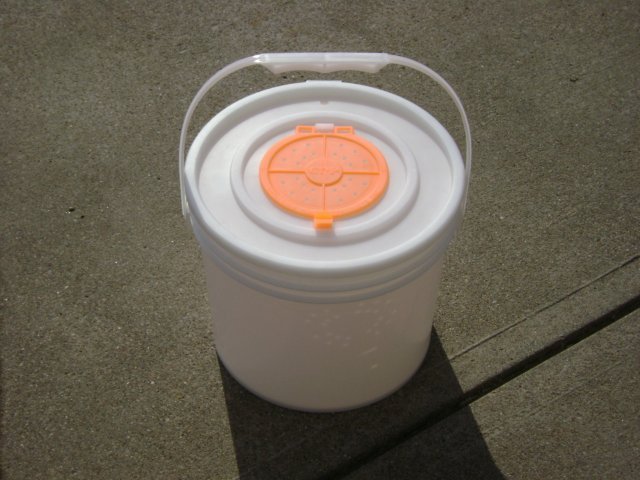 Challenge 3 1/2 Gal Bucket with Lid - MarineQuest Supply